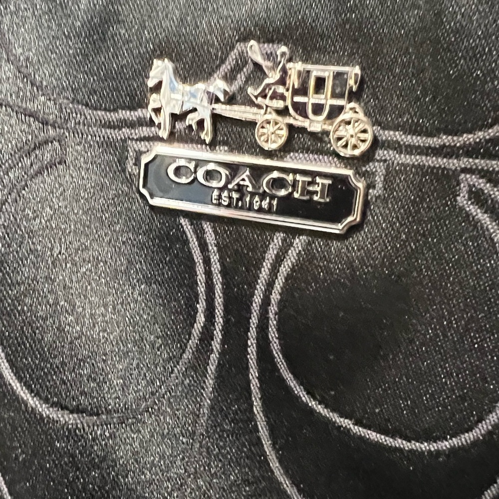 COACH Handbag “Like New” No signs of wear-Gorgeous! - Picture 2 of 15